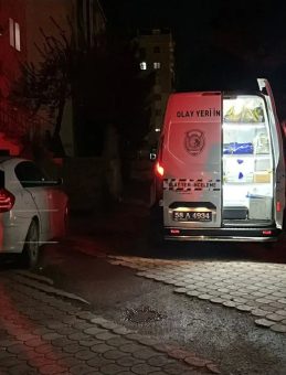 Pompalı tüfekle kendini kasığından, kız arkadaşını bacağından vurdu