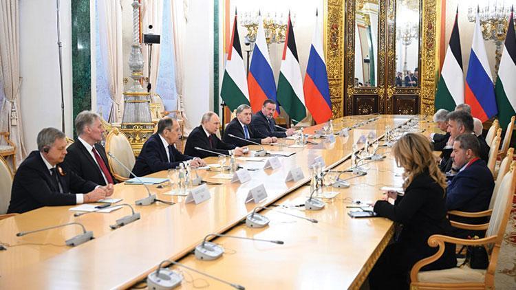 Putin, Filistin Devlet Başkanı Abbas ile Görüştü