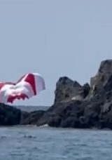 Rüzgarın Etkisiyle Paraşüt Kapatıldı, Pilot Denize Düştü