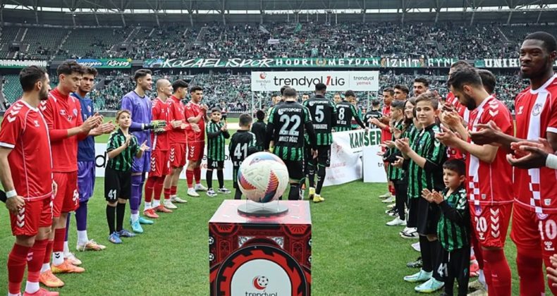 Şampiyon Kocaelispor Son Maçına Alkışlarla Çıktı