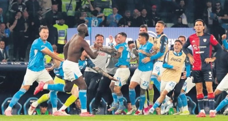 Şampiyon Napoli
