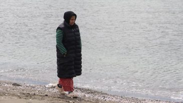 Samsun’da Kayıp Balıkçının Eşi, 132 Gündür Sahilde Umutla Bekliyor