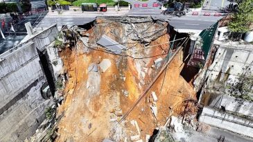 Sarıyer’de Yol Çöktü