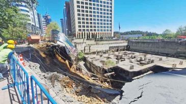 Sarıyer’de Yol Çöktü