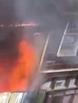 Sarıyer’deki Ahşap Binada Yangın, Yan Bina ile Büyüdü