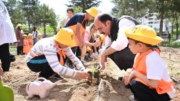 Sebze Fideleri Özel Gençlerle Toprakla Buluştu! Konya BŞB Başkanı Altay’dan Örnek Proje