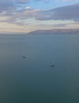 Serinlemek için girdiği gölde kayboldu