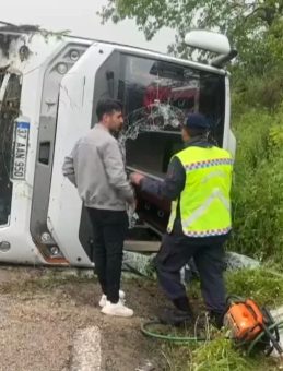 Sinop’ta Üniversite Öğrencilerini Taşıyan Otobüs Devrildi; 18 Yaralı