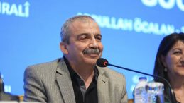 Sırrı Süreyya Önder’in Hayatını Kaybetmesinin Ardından Zafer Partisi’nden Tepki Çeken Paylaşımlar