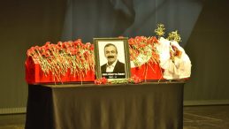 Sırrı Süreyya Önder için anma töreni: Ceren Önder Kandemir, babasını sevdiği türkü ile uğurladı