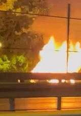 Şişli’de Seyir Halindeki Otomobil Alev Alev Yandı! İtfaiye Ekiplerince Söndürüldü