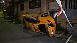 Şişli’de Taksi Çıkmaz Sokağa 10 Metreden Uçtu! O Anlar Kameraya Yansıdı