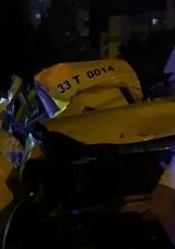 Taksi Ağaçlara ve Elektrik Direğine Çarptı: İki Kişi Hayatını Kaybetti