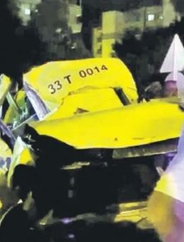 Taksi Elektrik Direğine Çarptı: 2 Kişi Hayatını Kaybetti