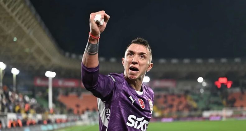Taraftardan Muslera ve Mertens’e Sürpriz Veda!