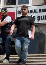 Telefondaki sesi oğlu, kapıya geleni arkadaşı sandı! Yaşlı kadın dolandırıcılara 400 bin lira kaptırdı