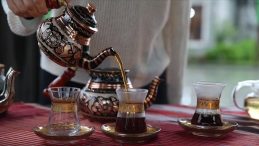 Türk Çayı Japonya’yı Fethedecek! “Türk Çayı Demleme Ustası” Seçilen Yumika Arita’dan Dikkat Çeken Sunum…