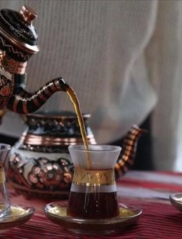 Türk Çayı Japonya’yı Fethedecek! “Türk Çayı Demleme Ustası” Seçilen Yumika Arita’dan Dikkat Çeken Sunum…