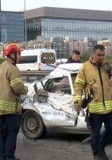 Tuzla’da otomobil bariyerlere çarptı: 1 ölü, 4 yaralı