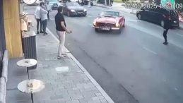 Vale, Teslim Aldığı Klasik Araçla Kaza Yaptı
