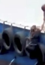 Vapurdan Denize Düşen Kadını Balıkçılar Kurtardı