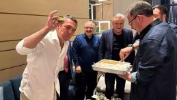Varank ve Kasapoğlu’ndan Fenerbahçe Başkanı Ali Koç’a Baklava İkramı