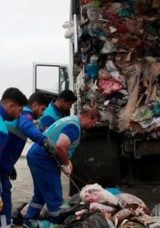 Yanlışlıkla Çöp Konteynerine Atılan Çantayı 1 Mayıs İşçi Bayramında Temizlik İşçisi Buldu