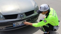 Yer Aksaray: Plakasını bantla kapattı! Savunması pes dedirtti