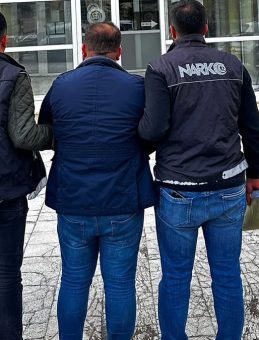 Yoğurtla Kamuflaj Polise Takıldı! Kokuyu Gizlediler, Polisten Gizleyemediler