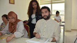 Yok olmaya yüz tutmuş nakış işlemelerini dokuyup, geleceğe taşıyor