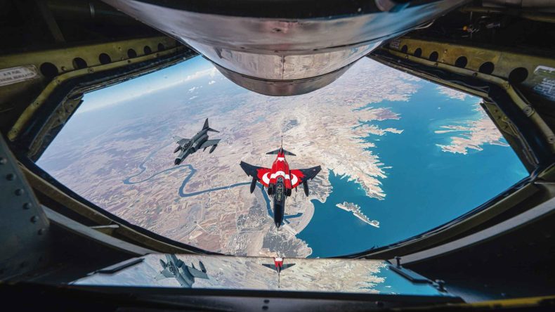 'Asenalar’dan 26 Bin Feet'te Yakıt İkmal