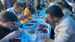 10 Dakikada 2 Kilo 592 Gram Yiyerek Yarışmanın Şampiyonu Oldu