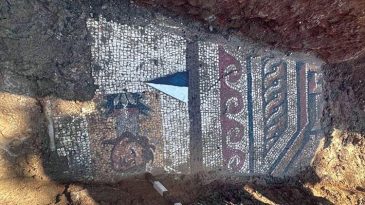 1500 Yıllık Mozaik Altyapı Çalışmalarında Gün Yüzüne Çıktı