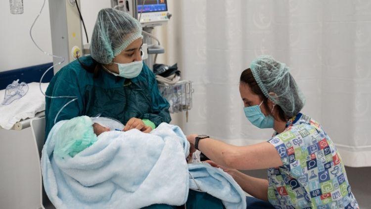 18 Bin Bebekten 1’inde Görülüyor: 10 Günlük Bebek Göz Tansiyonu Ameliyatı Geçirdi