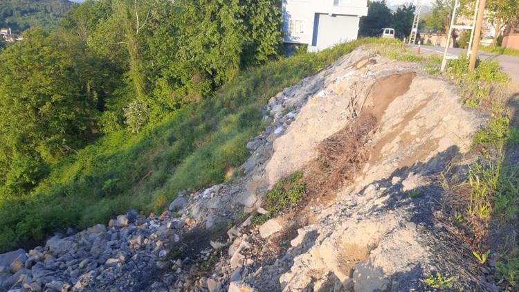 20 Köyü Birbirine Bağlayan Yolda Heyelan Riski!