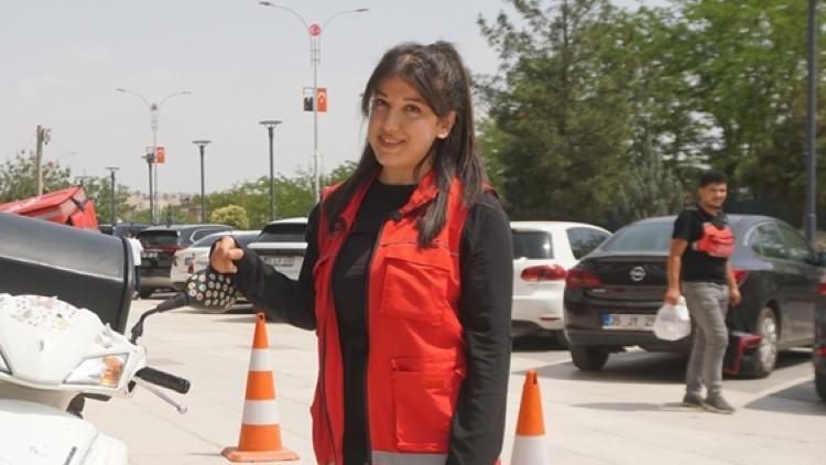 24 Yaşındaki Beyza, Siirt'te Bu Mesleği Yapan İlk Kadın Olmayı Başardı