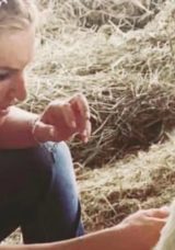 40 Gün Sonra Gelen Mucize Buzağı: İzmir’de İnek 40 Gün Arayla İkiz Doğurdu