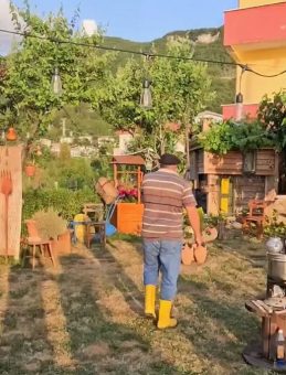 45 Yaşındaki Adamın Kurduğu Minyatür Köy Evi Sosyal Medyayı Büyüledi!