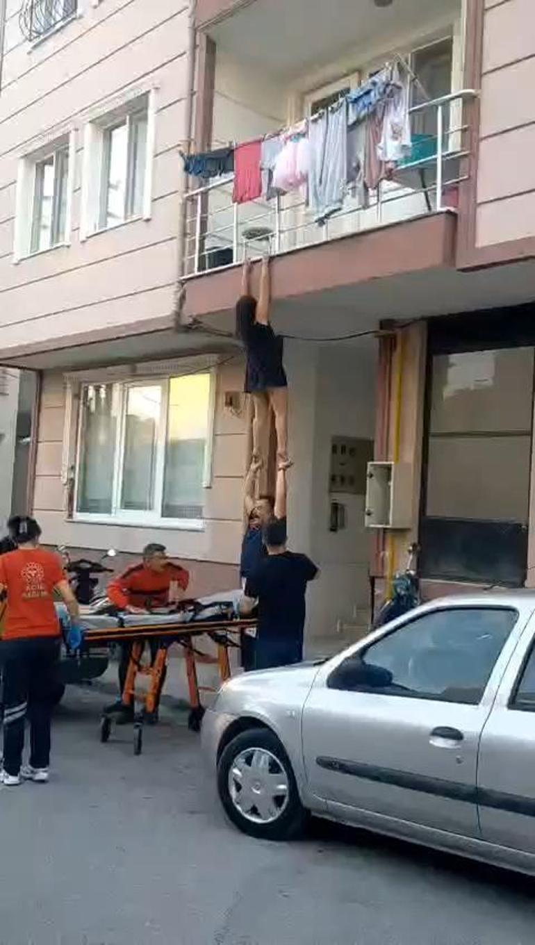 A.K.'nin Balkondan Düşerken Kurtarılması