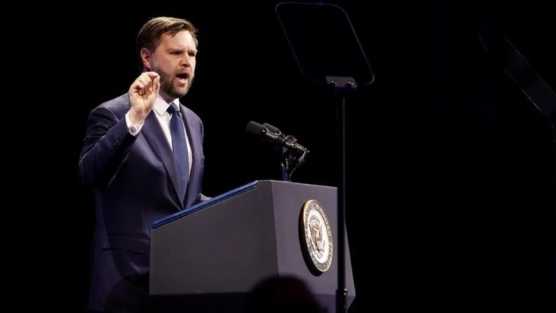 ABD, İran’da Rejim Değişikliği Peşinde mi? Trump’ın Eski Yardımcısından Önemli Açıklama