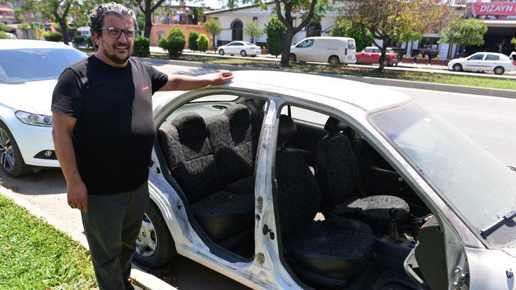 Adana’da İlginç Olay! Otomobilin Kapılarını Çalıp Kendi Aracına Taktı