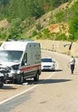Adana’da otomobil ambulansla çarpıştı: 1 ölü, 1 yaralı