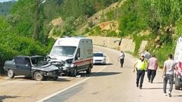 Adana’da otomobil ambulansla çarpıştı: 1 ölü, 1 yaralı