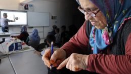 Adanalı Ninelerin Okuma Yazma Azmi