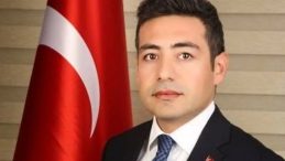 Adilcevaz Kaymakamı Özçelik Trafik Kazası Geçirdi