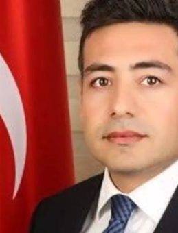 Adilcevaz Kaymakamı Özçelik Trafik Kazası Geçirdi