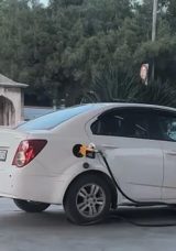 Akaryakıt İstasyonunda Şok Edici Anlar: Benzin Pompasıyla Hareket Halinde!