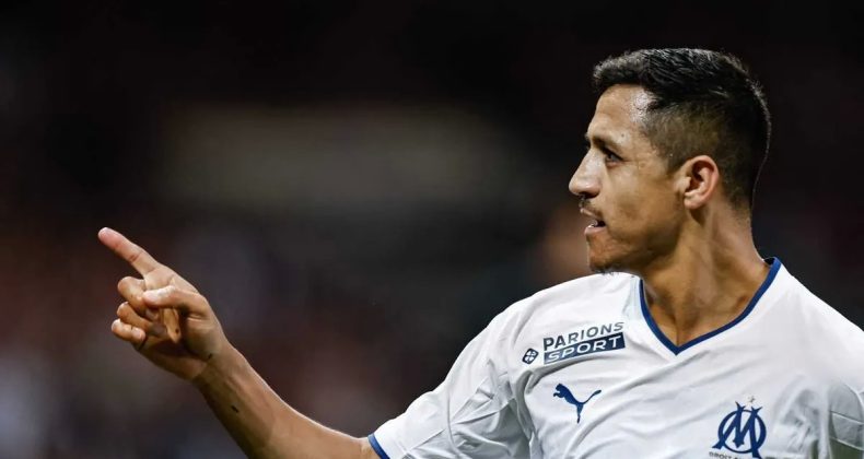 Alexis Sánchez İstanbul'da Paylaşımlarda Bulundu!
