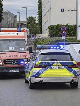 Almanya’da Araç Yayaların Arasına Dalıyor! Yaralılar Bulunuyor