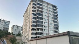 Ankara’da 11 Katlı Binada Yangın: 2 Kişi Dumandan Etkilendi!